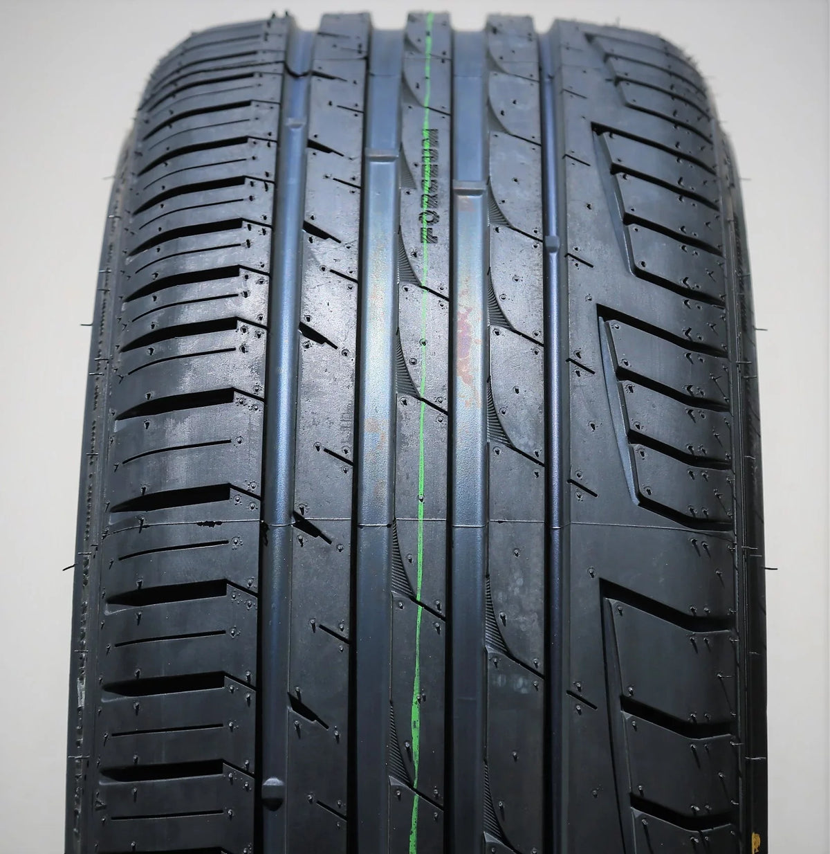 Forceum Octa 245/35ZR20 95Y XL A/S High Performance All Season Tire Fits: 2017-19 Mercedes-Benz E300 4Matic, 2010-16  528i Base