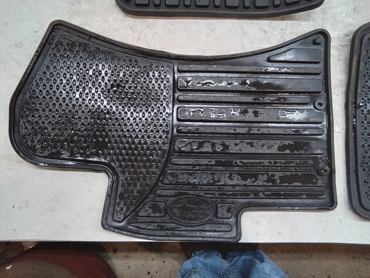Pre-Owned 10 Subaru Forester Rubber Floor Mats 2 Front 2 Rear Left And Right OEM (Good)